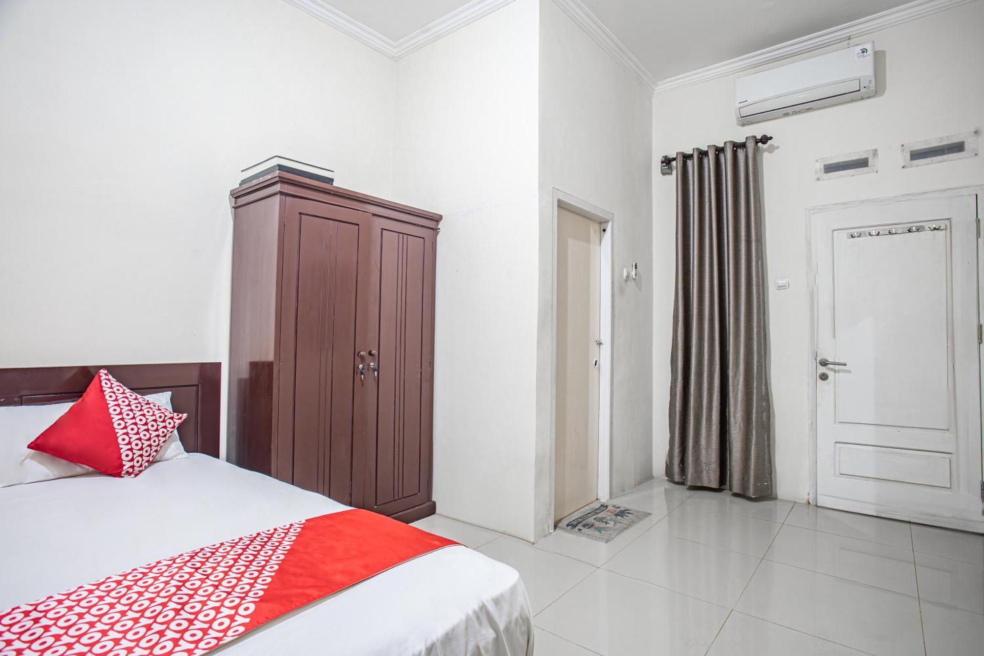 Oyo 93477 Almahyra Guest House Syariah Jambi Exterior foto